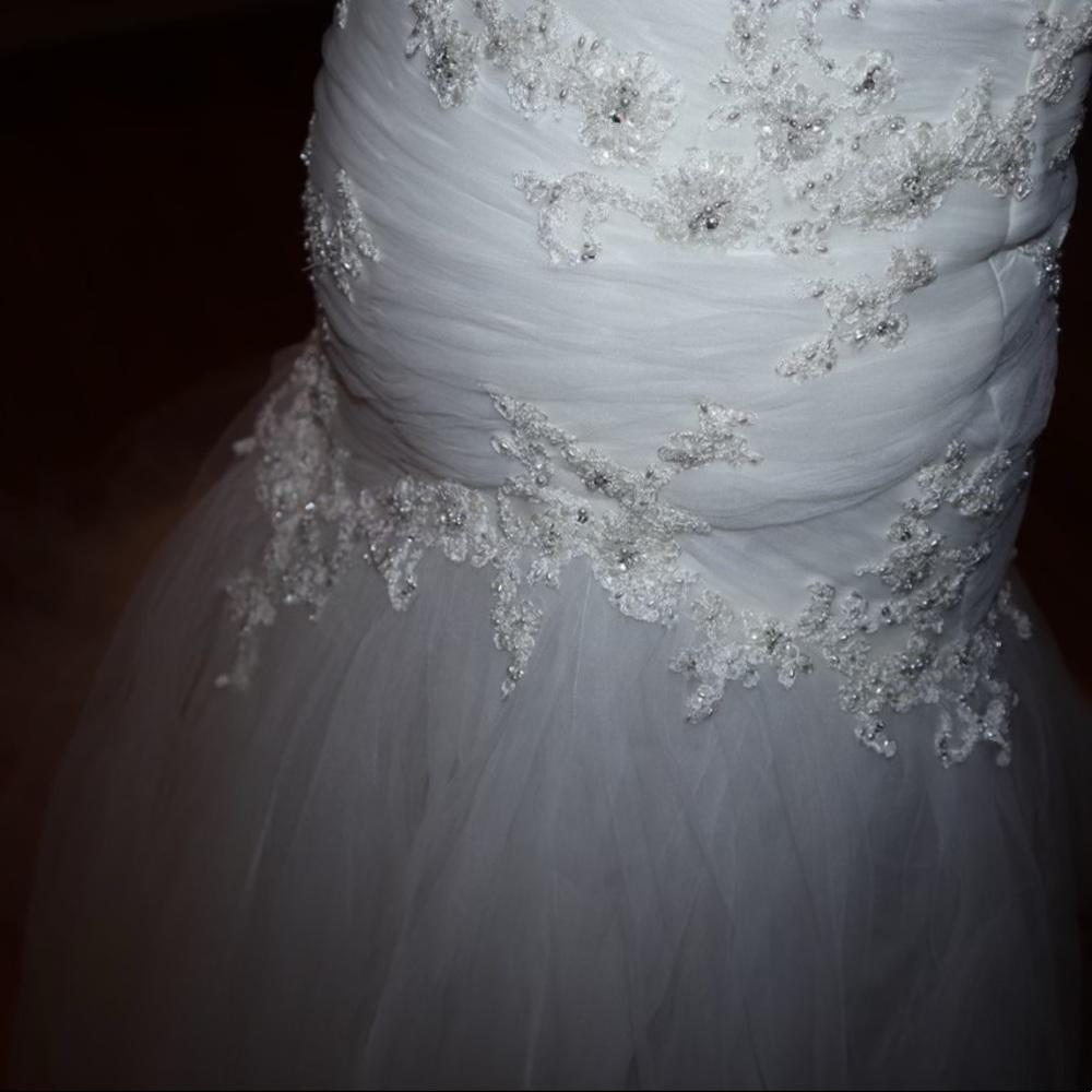 White Angelique mermaid style Wedding dress - Picture 2 of 7